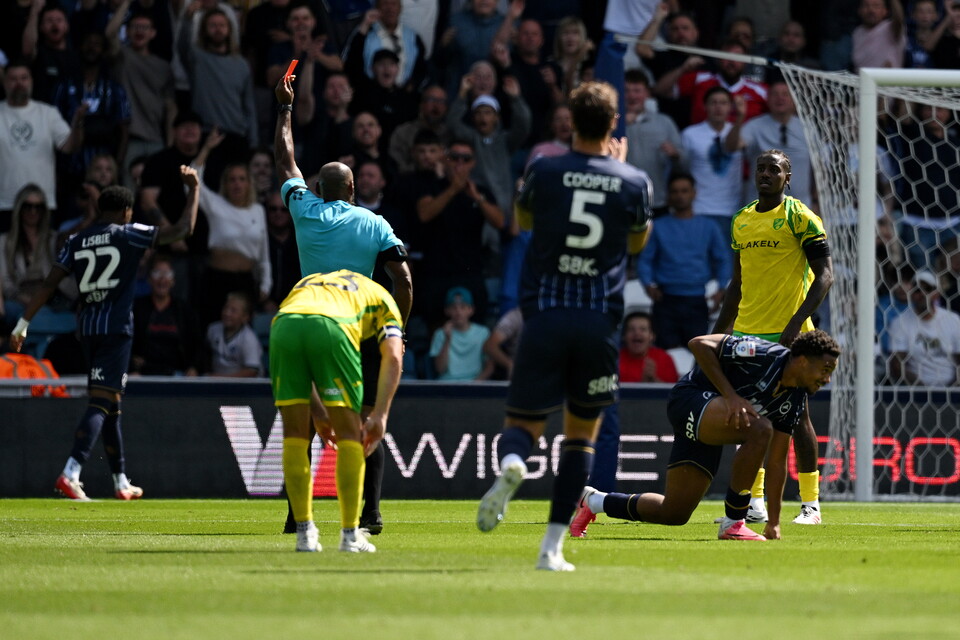 Jose Cordoba being sent off against Millwall