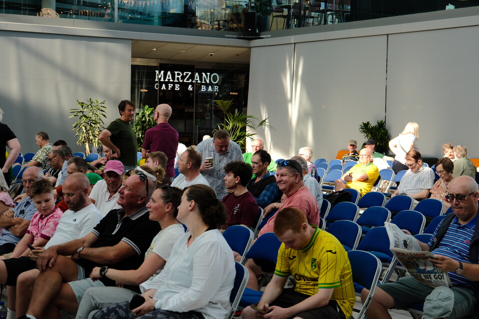 Image of fans at The Forum