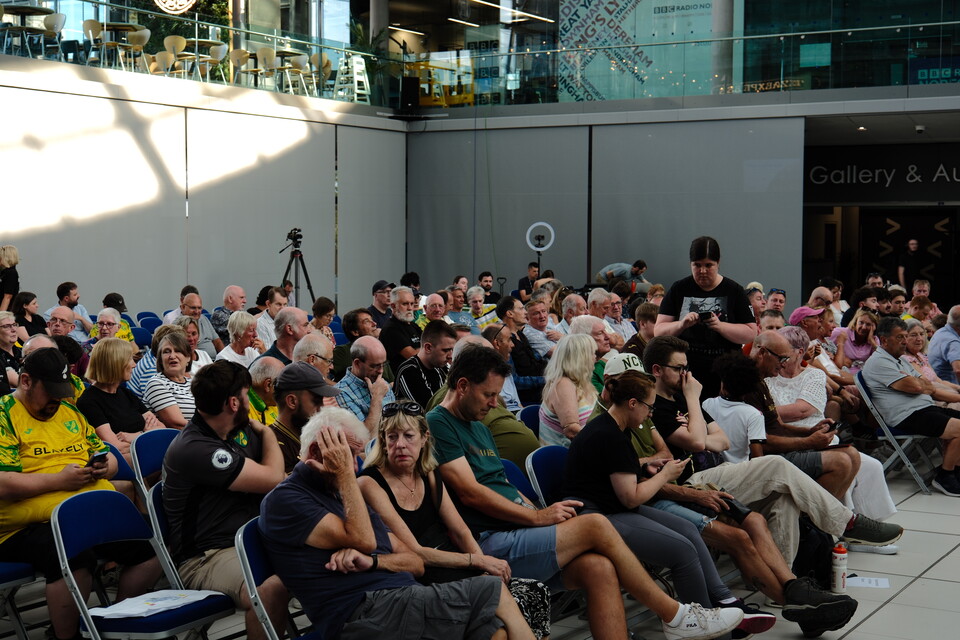 Image of fans at The Forum