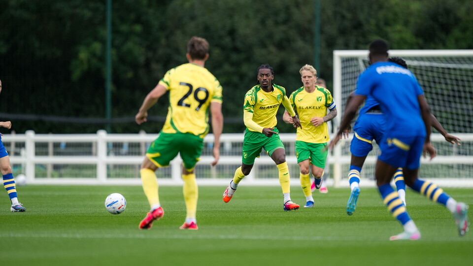 Paris Maghoma in match action