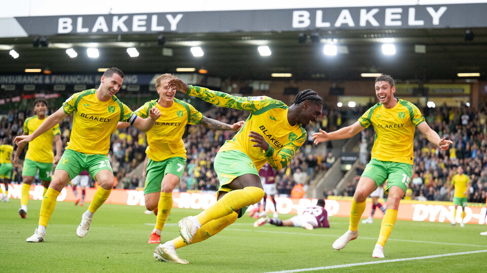 Norwich City celebrating Mo Toure's first goal against Burnley