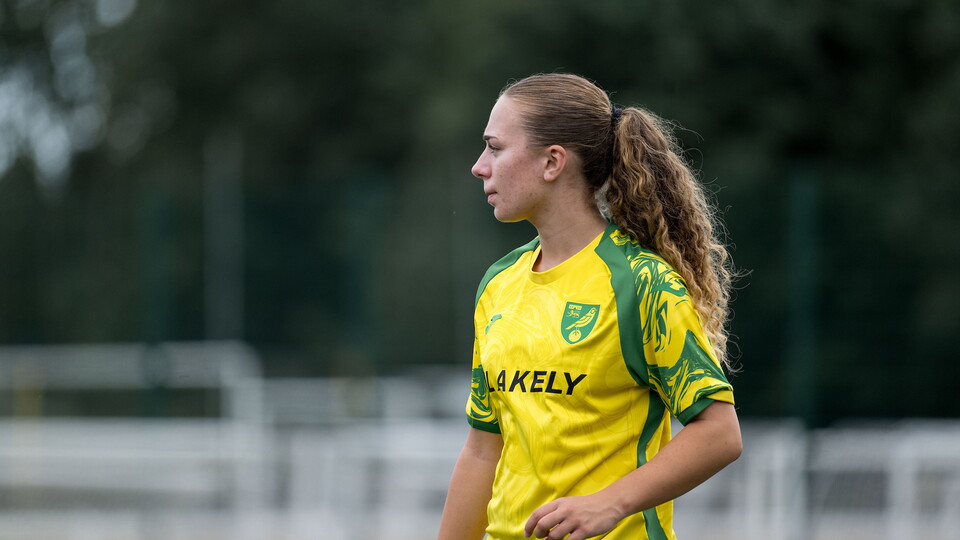Poppy Groves at The Nest 