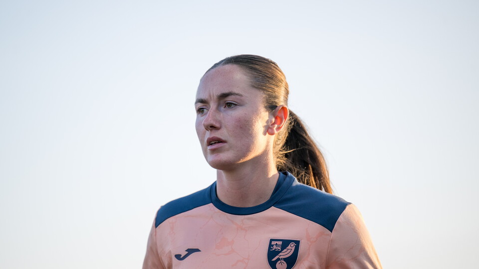 Grace Riglar warming up