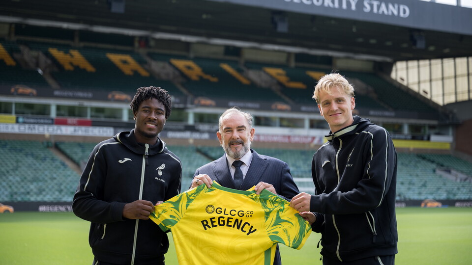 Regency Security renew contract with club. Andre Brooks and Pelle Mattsson pose for a photo with the owner 