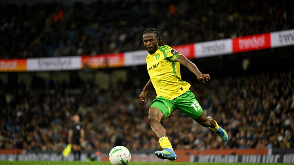 Darlin Yongwa playing against Manchester City