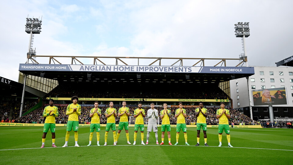 Norwich City players during the minutes' applause for Michael Wynne Jones