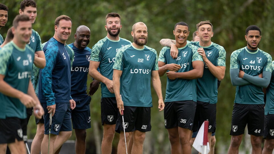 The first team spent this morning challenging each other on the putting green and then enjoyed the views of Grassou in a white water rafting session. The afternoon focused on preparing for tomorrow's fixture against SSV Jahn Regensburg.