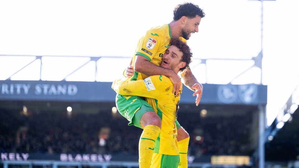 Norwich City returned to winning ways in emphatic fashion, claiming a 5-1 victory at home to Swansea City in the Sky Bet Championship.