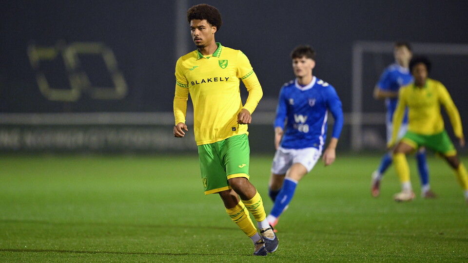 Norwich City scored a late equaliser to earn a point in the Under-21 Premier League Cup, drawing 1-1 at home to Sunderland.