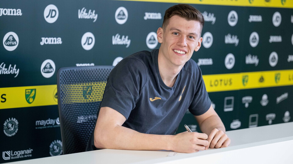 Norwich City goalkeeper Jon McCracken has signed a new contract, keeping him at the club through to the summer of 2024.