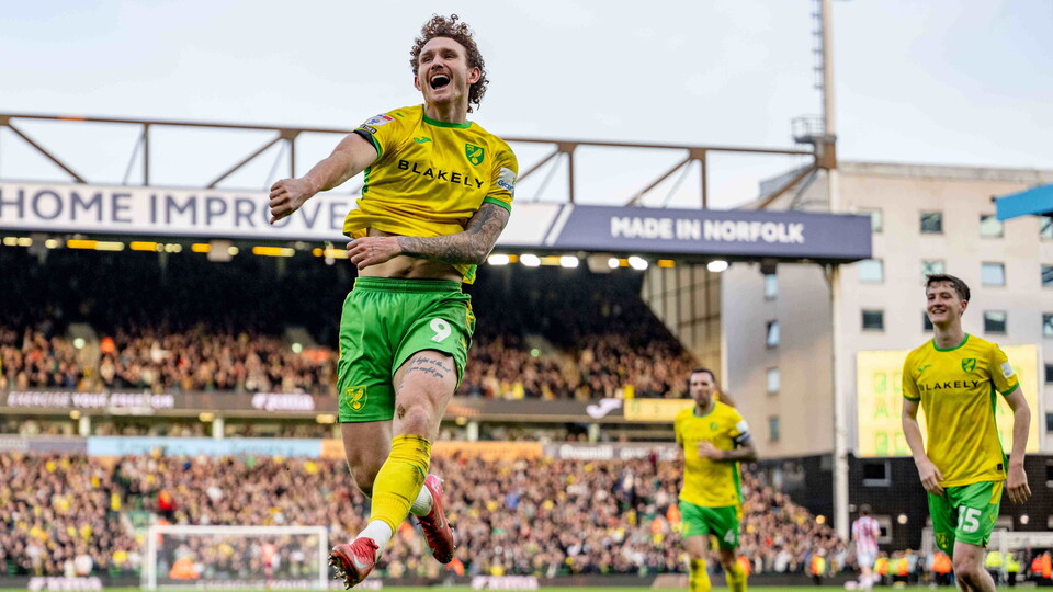 Norwich City returned to winning ways in emphatic fashion, beating Stoke City 4-2 at Carrow Road in the Sky Bet Championship.