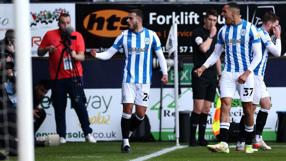 Norwich City loanee Danel Sinani scored the opening goal of Huddersfield Town’s 1-1 draw away to Luton Town in the first leg of the Sky Bet Championship play-off semi-final on Friday night.