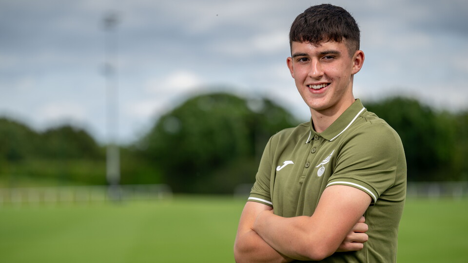 Norwich City have completed the signing of Gabriel Forsyth from Scottish side Hamilton Academical.