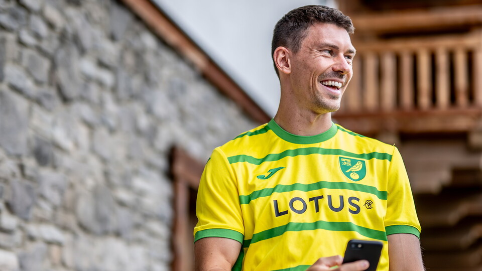 Norwich City have announced the signing of Switzerland international Christian Fassnacht from BSC Young Boys.