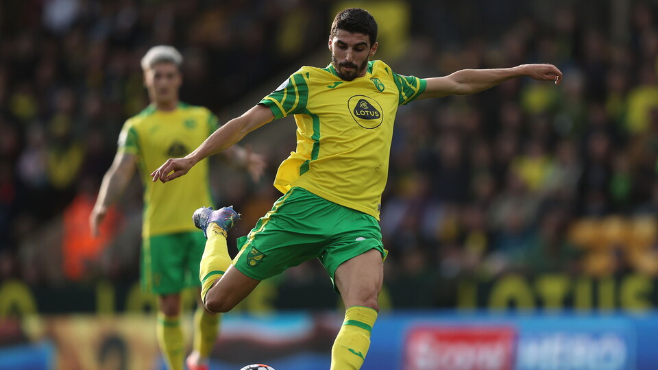 Norwich City travel to Stamford Bridge this weekend for Saturday's early kick-off (12.30pm UK) against Premier League leaders Chelsea.