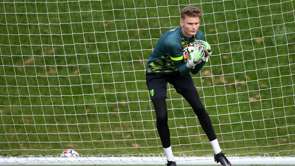 Norwich City goalkeeper Archie Mair has completed a season-long loan move to League One side Lincoln City.