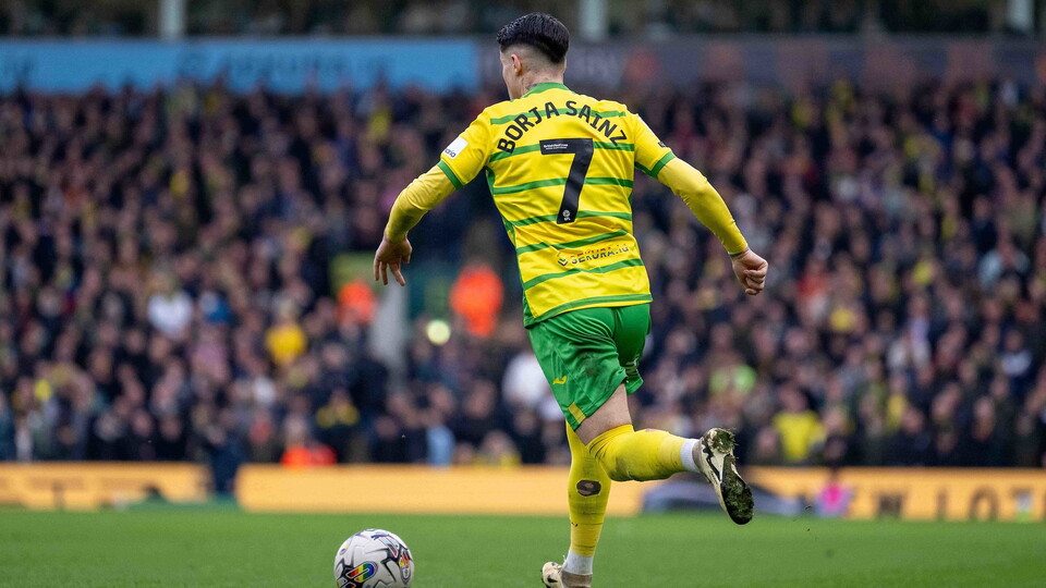 To celebrate Borja Sainz's birthday today, fans can get free ' BORJA SAINZ 7' printing on any new replica shirt purchased before midnight.