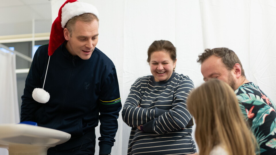 Members of the Norwich City first team and staff made a visit to Norfolk and Norwich University Hospital to spread some festive cheer.