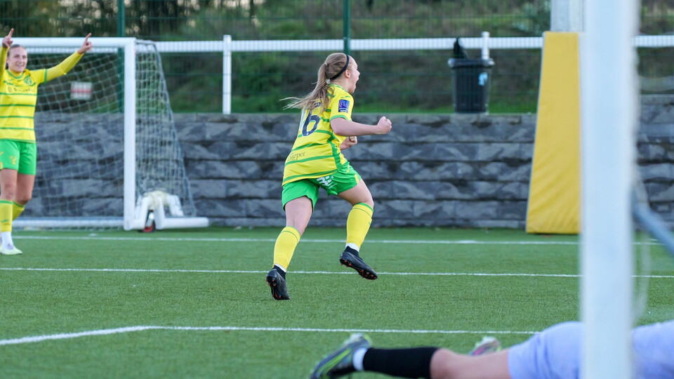Norwich City Women claimed all three points at The Nest and extended their league run to eight games unbeaten, edging out Ashford Town 4-2 in a six-goal league thriller.