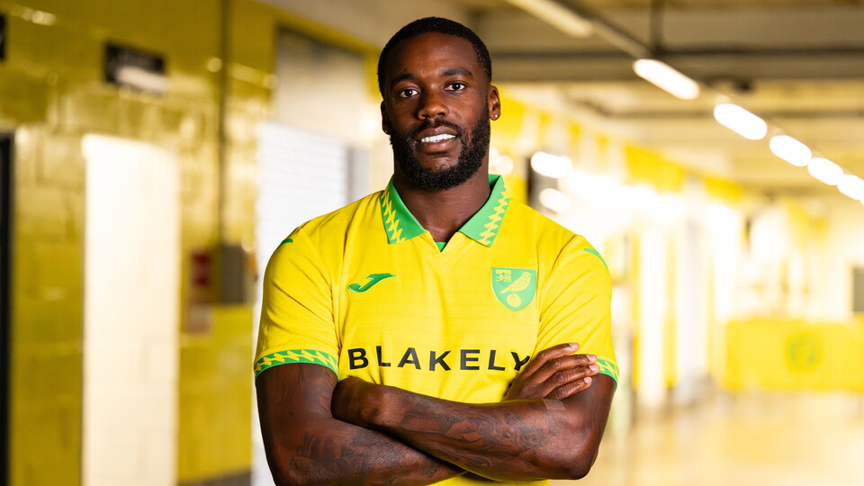 Norwich City have completed the signing of Ghanaian international Jeffrey Schlupp on a free transfer after his departure from Crystal Palace.