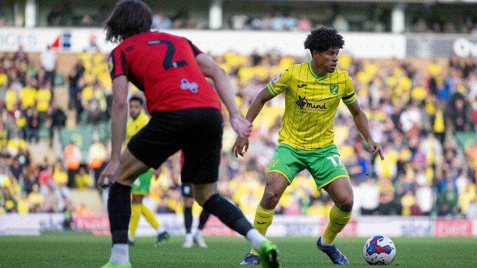 Norwich City fell to defeat at home to Preston North End, losing 3-2 at Carrow Road on Saturday afternoon.