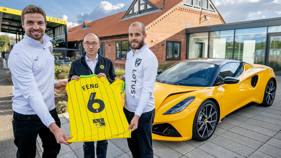 Norwich City recently welcomed Mr Qingfeng Feng (CEO, Group Lotus) and Matt Windle (Vice-President and Managing Director, Lotus Cars) to the Lotus Training Centre and Carrow Road.