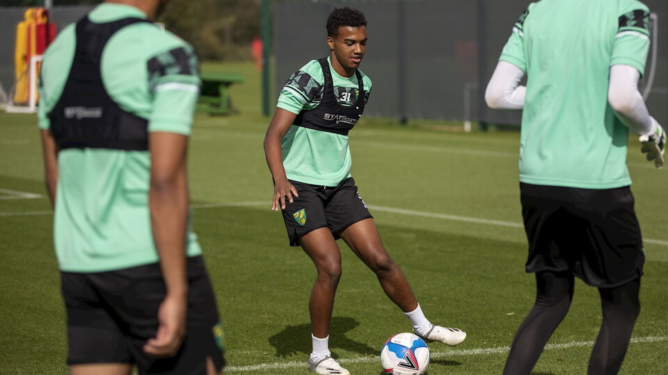 Norwich City full-back Sam McCallum has returned to Championship side Coventry City on loan for the 2020-21 season.