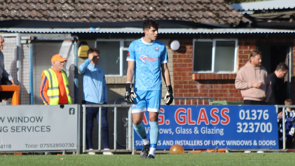 Vicente Reyes kept a clean sheet on his debut for Braintree Town, as the side drew 0-0 against Chesham United in the Emirates FA Cup.