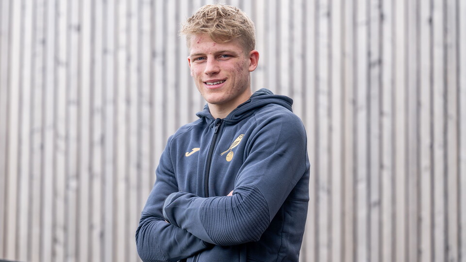 Norwich City Academy player Saxon Earley has signed a new contract at the club through to the summer of 2023.
