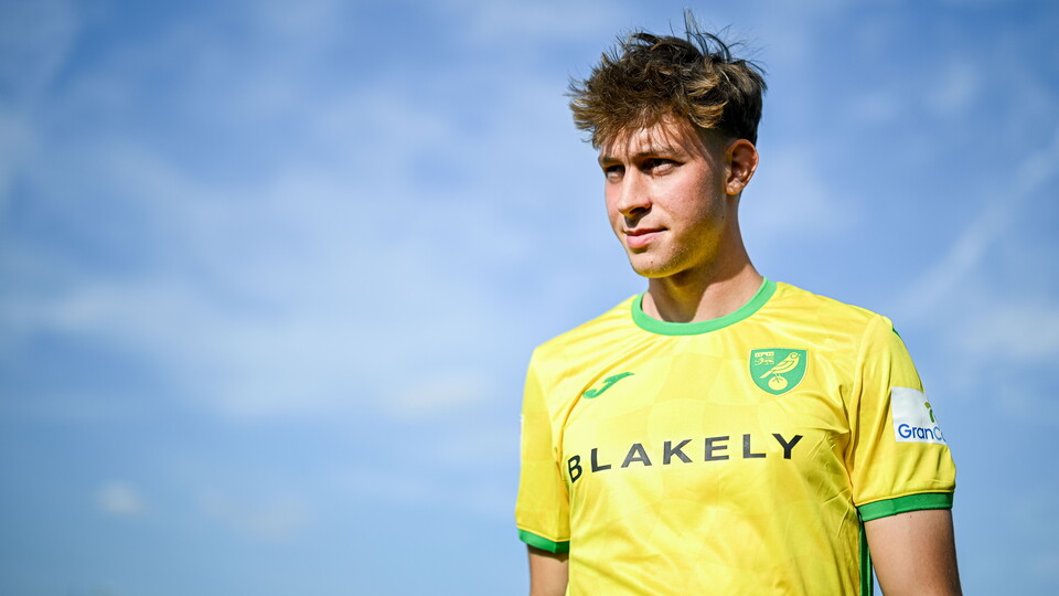 Norwich City have completed the signing of 18-year-old Oscar Schwartau from Brøndby IF.