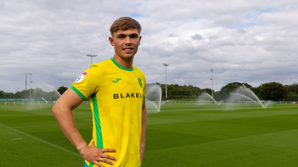 Norwich City have completed the signing of Callum Doyle on a season-long loan from Manchester City.