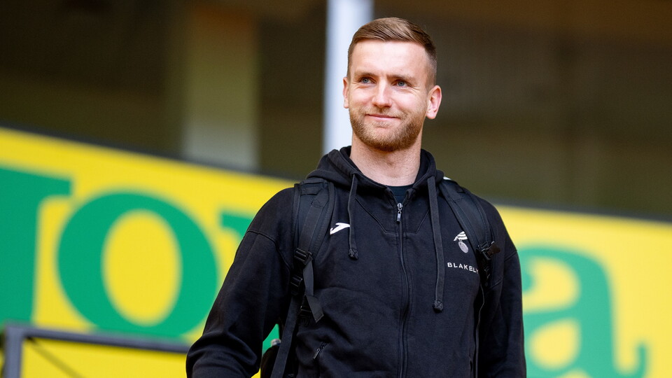 Goalkeeper George Long has joined fellow Sky Bet Championship club Southampton on a season-long loan deal.