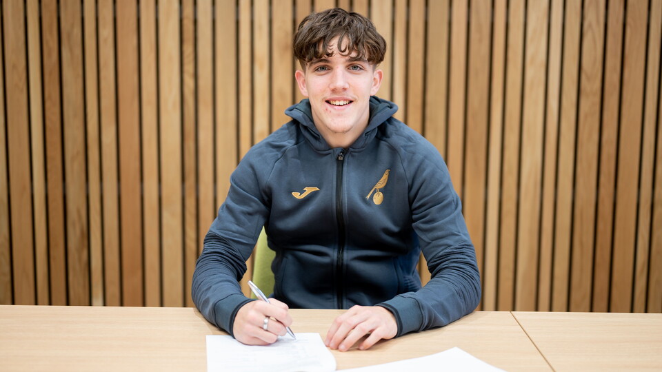 Norwich City Academy forward Tony Springett has signed a new contract at the club through to the summer of 2025.