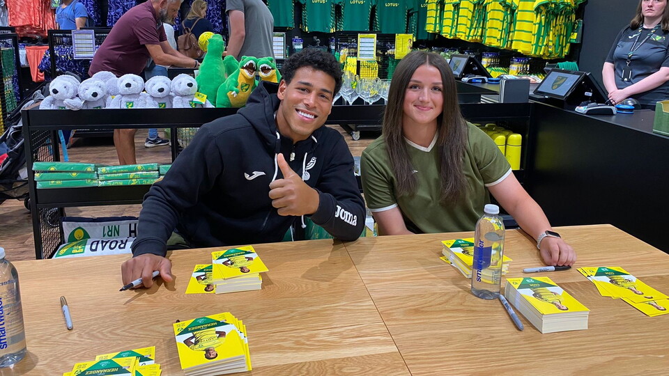 Onel Hernández and Olivia Cook of Norwich City Women joined fans at the Jarrold store in Norwich for a signing session on Wednesday afternoon.