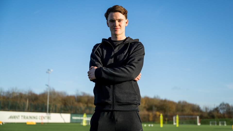 Norwich City Under-21s midfielder Luke Towler has signed a contract extension until 2028.