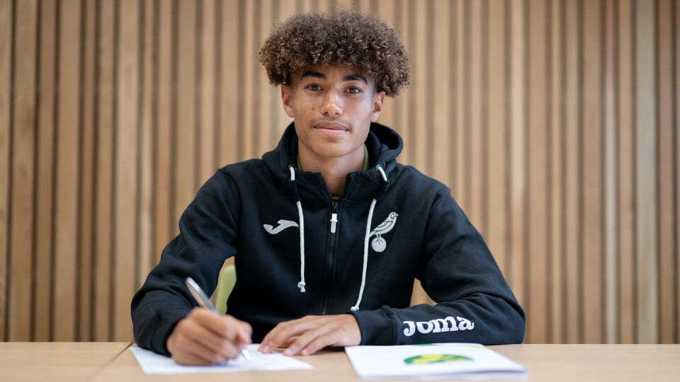 Norwich City Academy defender Jaiden Owen has signed his first professional contract with the club.