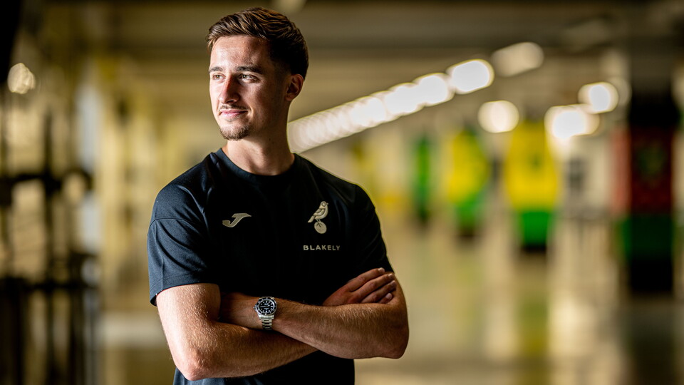 Norwich City have completed the signing of goalkeeper Louie Moulden.