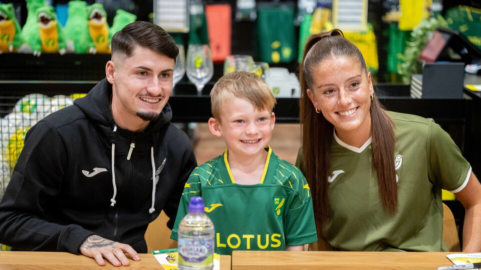 City midfielders Borja Sainz and Rebecca Russell visited the Jarrold store on London Street on Thursday afternoon for a busy signing session with fans.