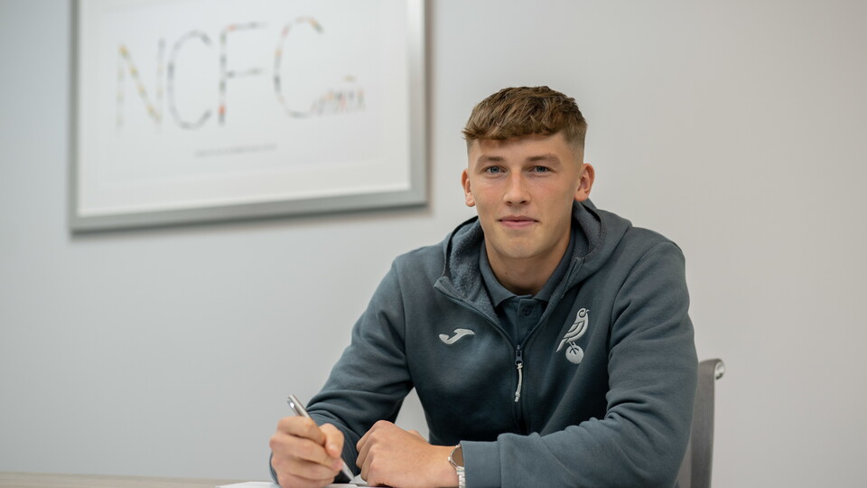 Norwich City defender Brad Hills has signed a contract extension at the club until 2025, with an option of a further year.