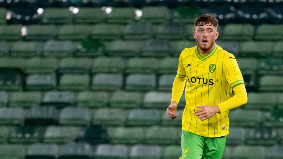 Norwich City Under-21 Sean Stewart got off to a strong start with his loan club Cliftonville in the NIFL Premiership on Saturday.