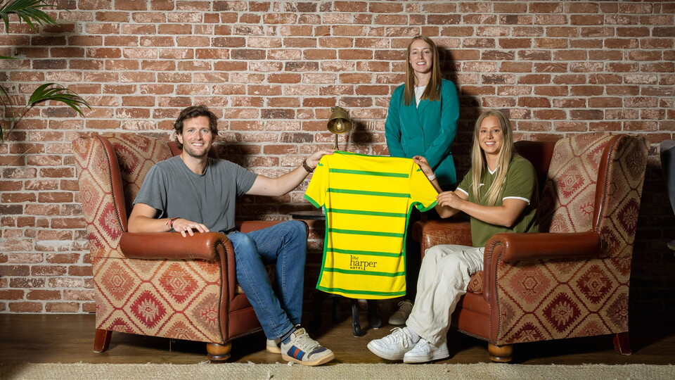 The partnership will see Norwich City Women adorn The Harper’s logo on the back of their matchday shirts.