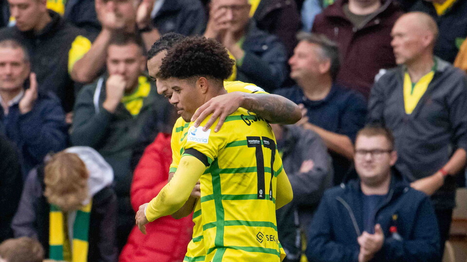 Norwich City were beaten 3-2 by Leeds United in the Sky Bet Championship after a second half comeback by the visitors.