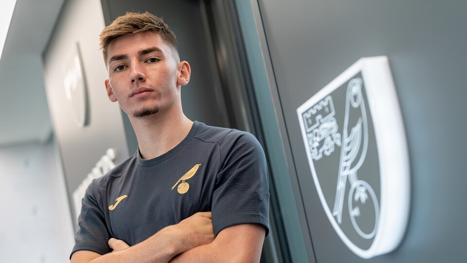 Norwich City have completed the season-long loan signing of Billy Gilmour from Chelsea.