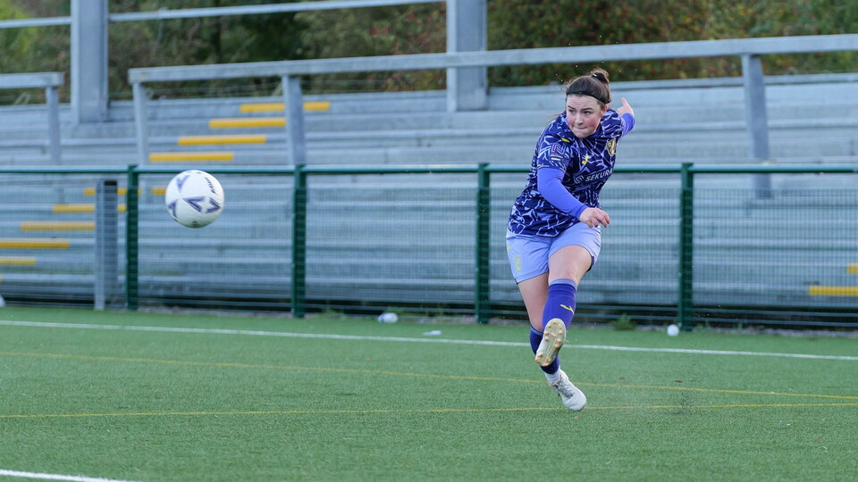 Norwich City Women's impressive unbeaten run in all competitions came to an end on Sunday, following a 2-0 defeat in the League Cup to London Bees.