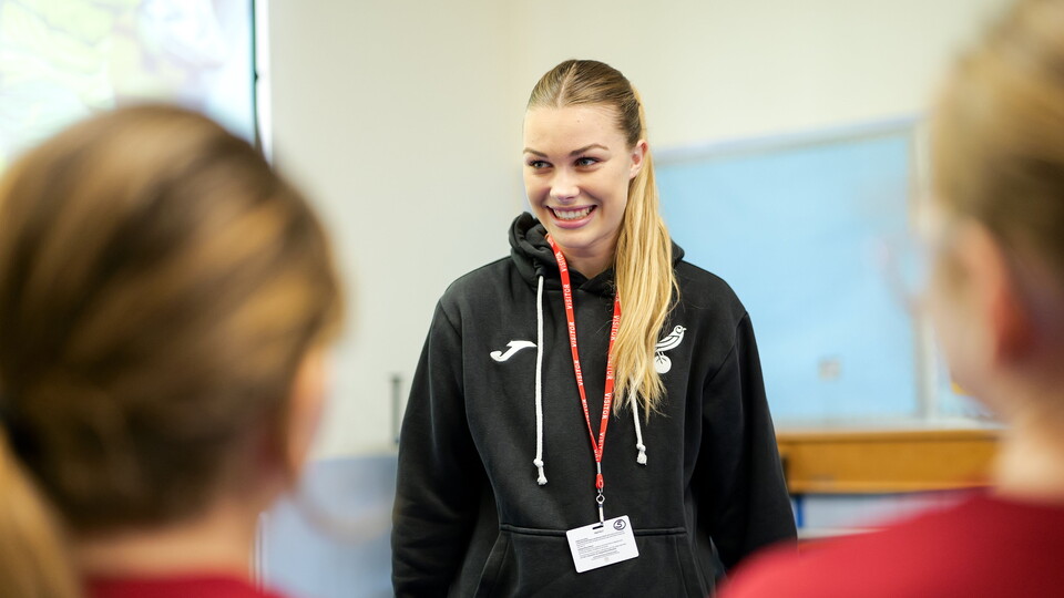 Women's team defender Alice Parker paid a visit to her former school, Browick Primary in Wymondham, to discuss all things Norwich City.