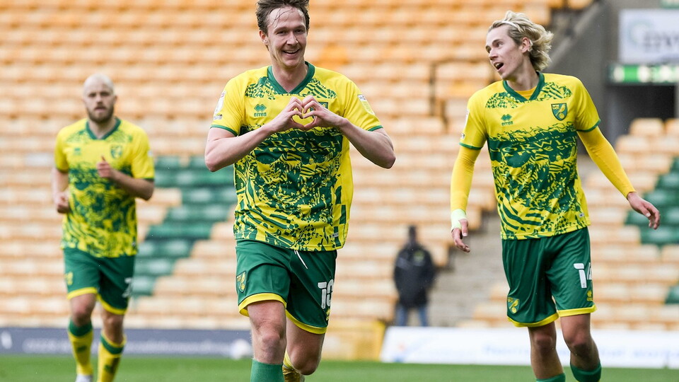 Kieran Dowell scored two of Norwich City’s four goals at home to Reading as the Canaries clinched the Championship title at Carrow Road on Saturday.