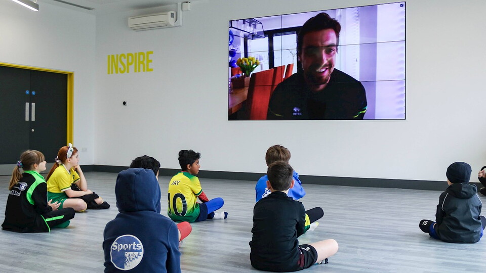 Tim Krul had a special message of thanks for the children of local hospital staff when he joined them virtually at one of several ‘Superhero’ Soccer Schools with the Norwich City Community Sports Foundation.