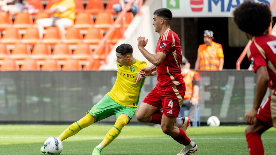 Norwich City concluded their Belgian pre-season camp with a 1-1 draw against Pro League side Standard de Liège at Stade Maurice Dufrasne.