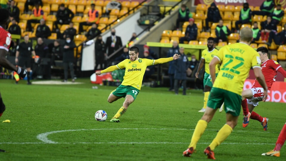 Norwich City reached their tenth win of the season after beating Nottingham Forest 2-1 at Carrow Road on Wednesday.