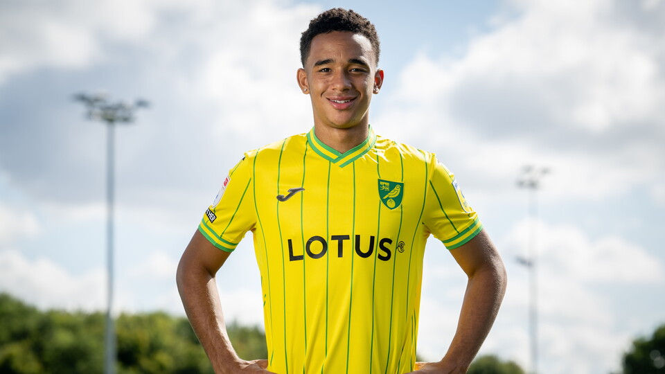 Norwich City's latest signing, Aaron Ramsey, arrived at Lotus Training Centre on Monday morning to join up with his new teammates.
